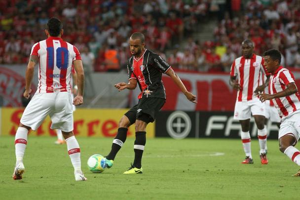 Na Arena Pernambuco, o Timbu no resistiu ao time catarinense e se afastou do G4. Os gols da partida foram marcados por Sass e Edigar Junio (duas vezes).