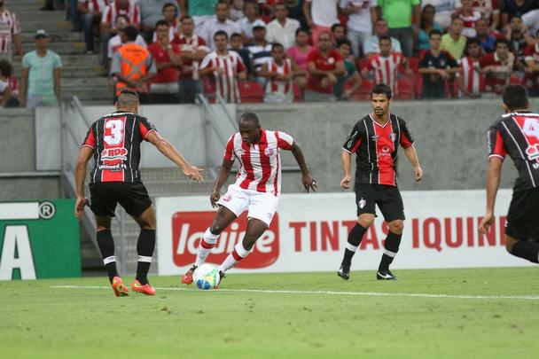 Na Arena Pernambuco, o Timbu no resistiu ao time catarinense e se afastou do G4. Os gols da partida foram marcados por Sass e Edigar Junio (duas vezes).