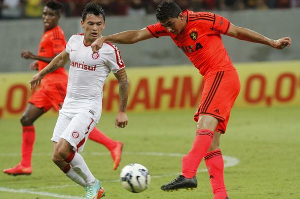 Na Arena Pernambuco, Leo e Colorado no conseguiram sair do zero em uma partida muito equilibrada. O jogo contou com o retorno de Diego Souza aos gramados aps leso e com vaias ao tcnico leonino Eduardo Baptista