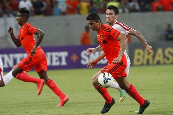 Na Arena Pernambuco, Leo e Colorado no conseguiram sair do zero em uma partida muito equilibrada. O jogo contou com o retorno de Diego Souza aos gramados aps leso e com vaias ao tcnico leonino Eduardo Baptista