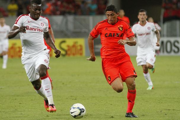 Na Arena Pernambuco, Leo e Colorado no conseguiram sair do zero em uma partida muito equilibrada. O jogo contou com o retorno de Diego Souza aos gramados aps leso e com vaias ao tcnico leonino Eduardo Baptista