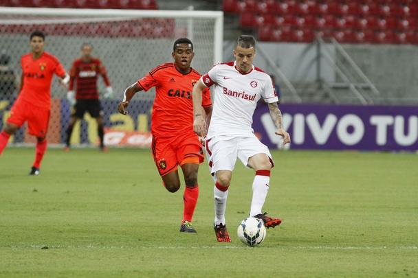 Na Arena Pernambuco, Leo e Colorado no conseguiram sair do zero em uma partida muito equilibrada. O jogo contou com o retorno de Diego Souza aos gramados aps leso e com vaias ao tcnico leonino Eduardo Baptista