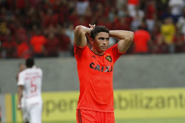 Na Arena Pernambuco, Leo e Colorado no conseguiram sair do zero em uma partida muito equilibrada. O jogo contou com o retorno de Diego Souza aos gramados aps leso e com vaias ao tcnico leonino Eduardo Baptista