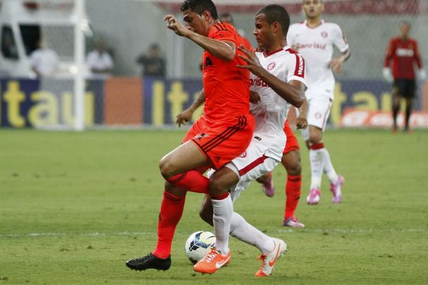 Na Arena Pernambuco, Leo e Colorado no conseguiram sair do zero em uma partida muito equilibrada. O jogo contou com o retorno de Diego Souza aos gramados aps leso e com vaias ao tcnico leonino Eduardo Baptista