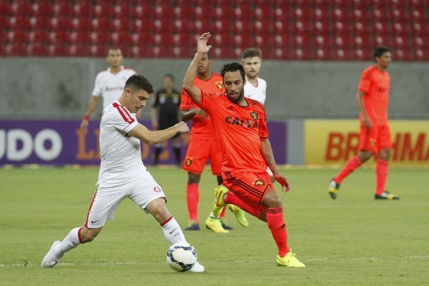 Na Arena Pernambuco, Leo e Colorado no conseguiram sair do zero em uma partida muito equilibrada. O jogo contou com o retorno de Diego Souza aos gramados aps leso e com vaias ao tcnico leonino Eduardo Baptista