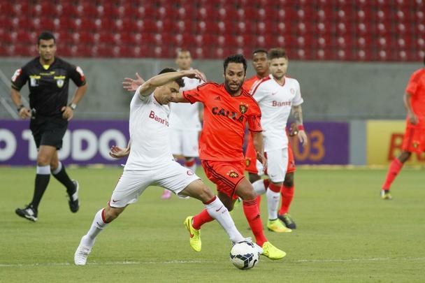 Na Arena Pernambuco, Leo e Colorado no conseguiram sair do zero em uma partida muito equilibrada. O jogo contou com o retorno de Diego Souza aos gramados aps leso e com vaias ao tcnico leonino Eduardo Baptista