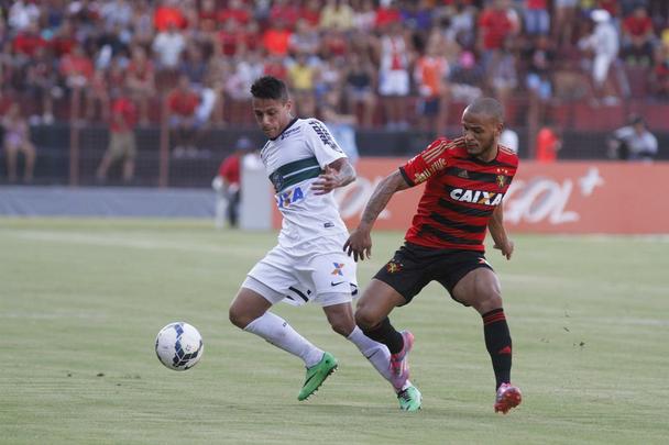 No dia em que o time e os torcedores voltaram a atuar a juntos, o Leo foi implacvel