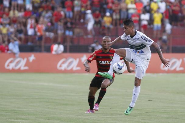 No dia em que o time e os torcedores voltaram a atuar a juntos, o Leo foi implacvel
