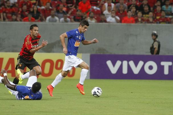 Leo segurou o lder do campeonato com uma marcao eficiente, mas poderia ter atacado um pouco mais