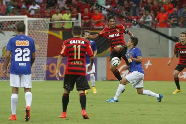 Leo segurou o lder do campeonato com uma marcao eficiente, mas poderia ter atacado um pouco mais