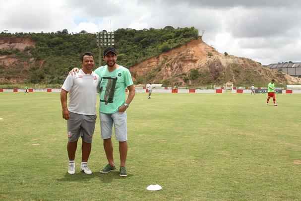 Revelado pelo Náutico, goleiro Rodolpho visita o clube e fala em voltar um dia