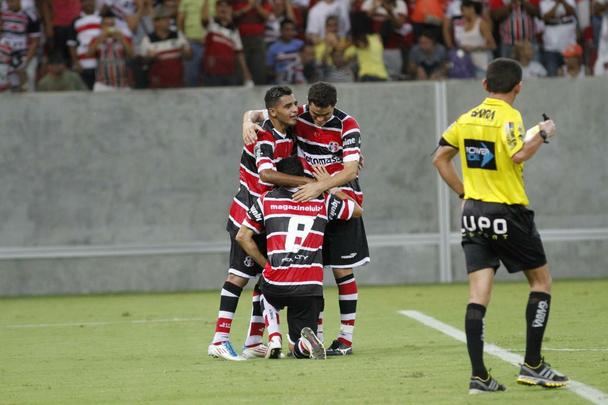 15/03

Santa Cruz 4 x 0 Porto

Pelo Campeonato Pernambucano, o Santa Cruz enfrentou o Porto na Arena Pernambuco. A vitria foi maiscula, por 4 a 0. Foi dia de Lo Gamalho, Luciano Sorriso e, quem diria, Jefferson Maranho, que marcou duas vezes. Hoje, o meia sequer faz parte do elenco coral (foi emprestado).