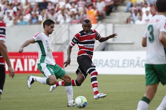 10/05

Santa Cruz 0 x 0 Luverdense

Pela quarta rodada da Srie B, o Santa Cruz recebeu a Luverdense, mas desta vez no saiu de campo com a vitria. Mas tambm no perdeu. Em uma partida truncada, terminou no 0 a 0