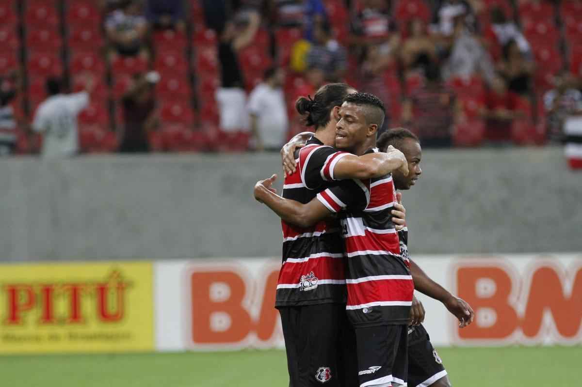 Com trs gols no primeiro tempo, Tricolor superou equipe mineira na Arena Pernambuco