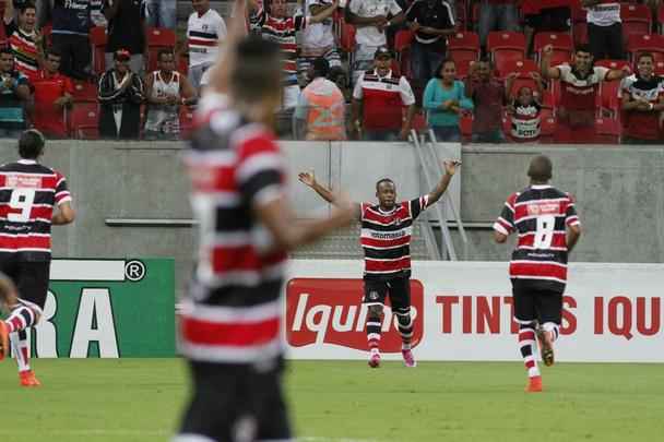 Com trs gols no primeiro tempo, Tricolor superou equipe mineira na Arena Pernambuco