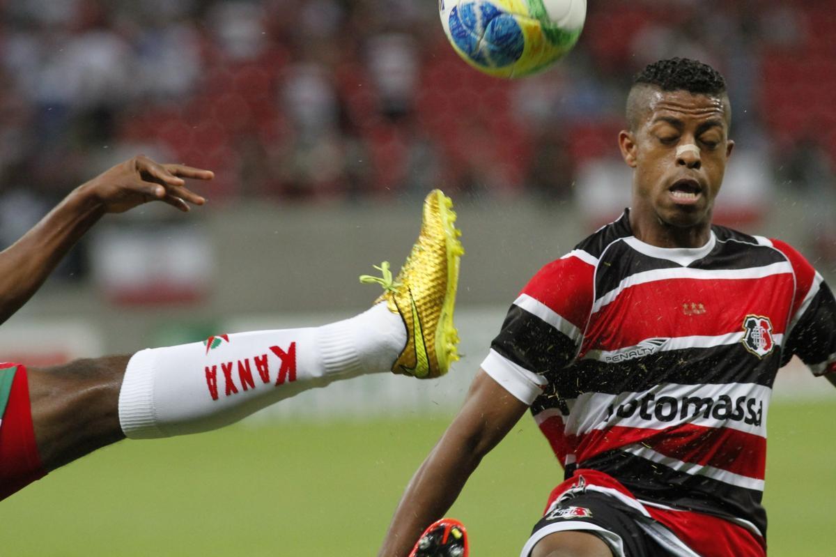 Com trs gols no primeiro tempo, Tricolor superou equipe mineira na Arena Pernambuco