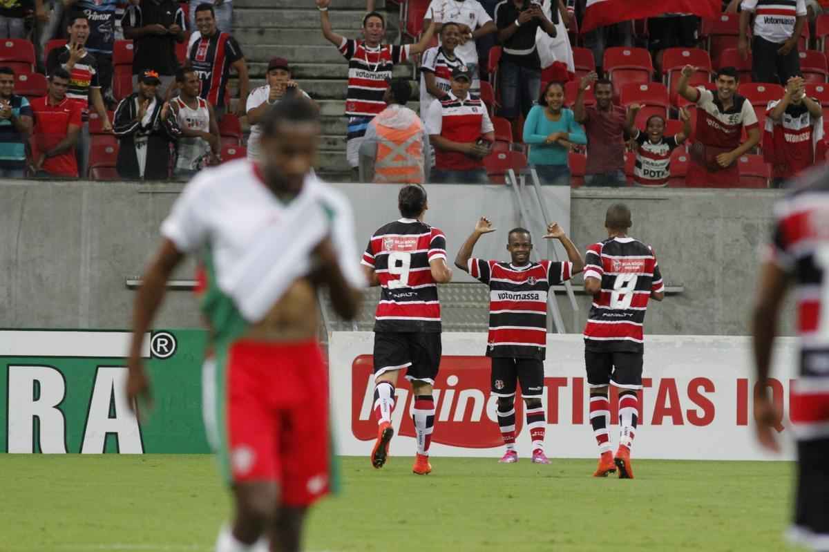 Com trs gols no primeiro tempo, Tricolor superou equipe mineira na Arena Pernambuco