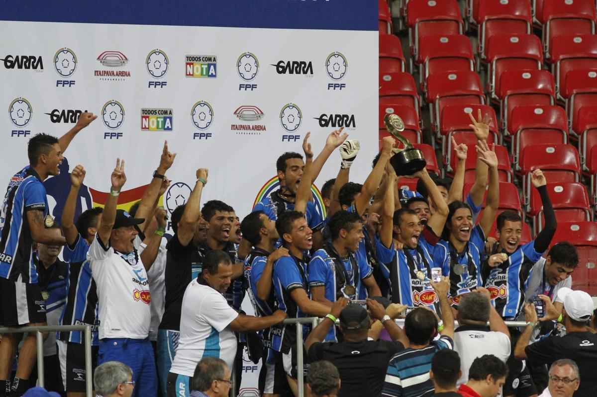 Aps derrota por 1 a 0 no jogo de ida, o Nutico precisava da vitria. O Porto, porm, foi quem saiu na frente, com Thaciano. O gol animou o Timbu, que buscou o empate, com um gol de Niel. No foi suficiente e quem comemorou o ttulo foi a garotada do Gavio