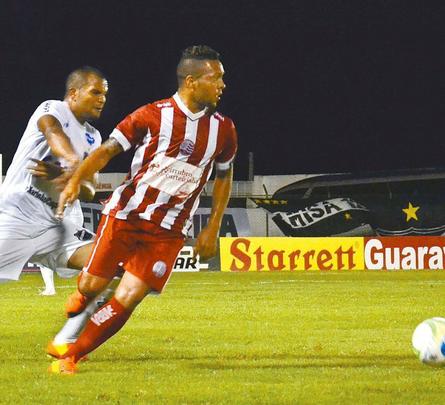 Relembre como o Alvirrubro se saiu no primeiro turno do Campeonato Brasileiro contra os clubes que ele ainda enfrentar� na sequ�ncia da S�rie B. 10� rodada - ABC 1 x 1 N�utico. Jogando fora de casa e come�ando atr�s no placar, o Timbu empatou o jogo e voltou para o Recife com saldo positivo ap�s excurs�o.