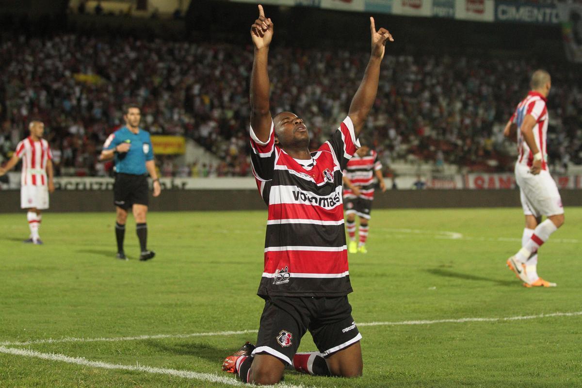 Relembre como o Alvirrubro se saiu no primeiro turno do Campeonato Brasileiro contra os clubes que ele ainda enfrentar na sequncia da Srie B. 15 rodada - Santa Cruz 3 x 0 Nutico. Depois de um primeiro tempo equilibrado, o Timbu no segurou o mpeto tricolor no Arruda. Foi a ltima partida com Sidney Moraes.