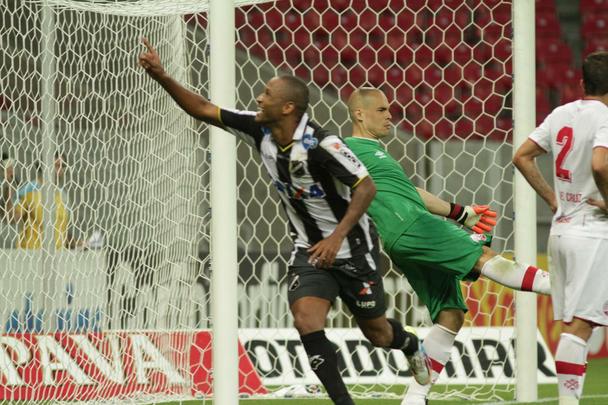 Jogando na Arena Pernambuco, o Timbu caminhava para um empate diante dos natalenses, at que o placar foi definido aos 40 minutos do segundo tempo. Os gols da partida foram marcados por Sass (dois), a favor do Timbu, e Rodrigo Silva, que descontou para os visitantes.