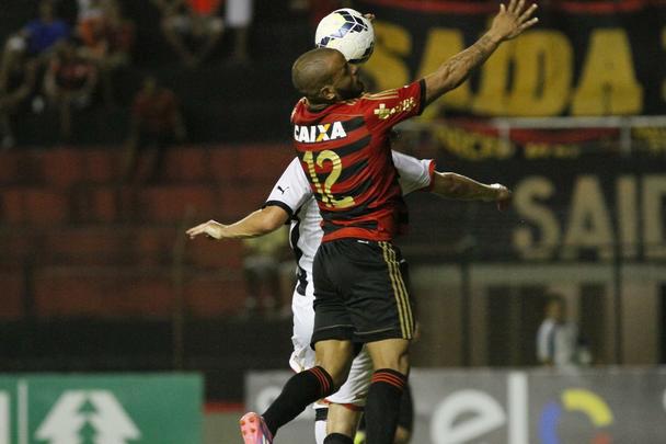 Leo recebeu o rubro-negro baiano e sofreu a sua terceira derrota consecutiva na Srie A