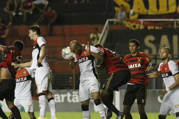 Leo recebeu o rubro-negro baiano e sofreu a sua terceira derrota consecutiva na Srie A