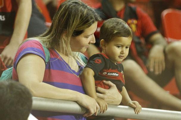 Leo recebeu o rubro-negro baiano e sofreu a sua terceira derrota consecutiva na Srie A