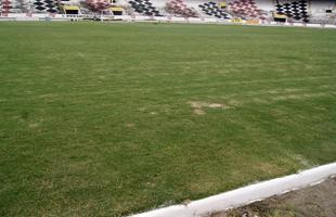 Um dia antes da partida entre Santa Cruz e Bragantino, Superesportes foi ao Arruda para conferir a situao do gramado, que continua bastante ruim