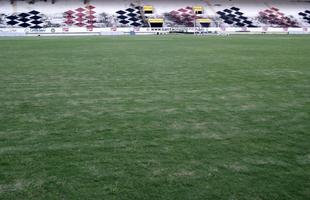 Um dia antes da partida entre Santa Cruz e Bragantino, Superesportes foi ao Arruda para conferir a situao do gramado, que continua bastante ruim