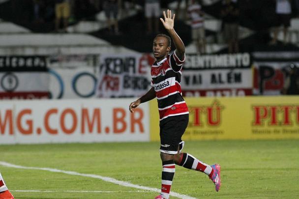 Ao contrrio do que aconteceu em 11 partidas (e nas duas ltimas), o Santa Cruz segurou o placar e deu 'at logo' ao Arruda com vitria sobre o Bragantino: 2 a 1. Os gols do Tricolor na partida foram marcados por Wescley e Alemo; Lo Jaime descontou para os visitantes.