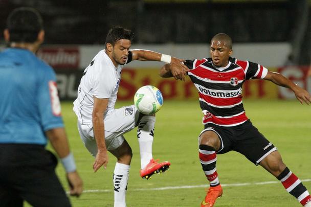 Ao contrrio do que aconteceu em 11 partidas (e nas duas ltimas), o Santa Cruz segurou o placar e deu 'at logo' ao Arruda com vitria sobre o Bragantino: 2 a 1. Os gols do Tricolor na partida foram marcados por Wescley e Alemo; Lo Jaime descontou para os visitantes.