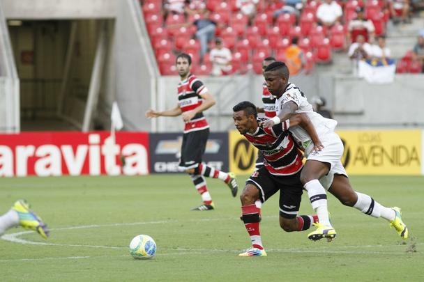 Santa Cruz recebeu o Vasco na Arena Pernambuco em partida válida pela 30ª rodada da Série B.
