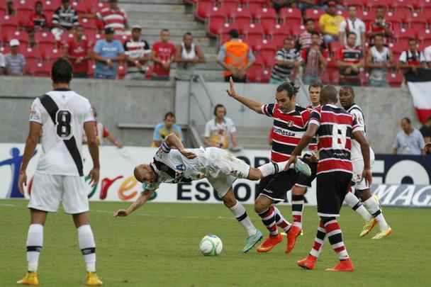 Santa Cruz recebeu o Vasco na Arena Pernambuco em partida vlida pela 30 rodada da Srie B.
