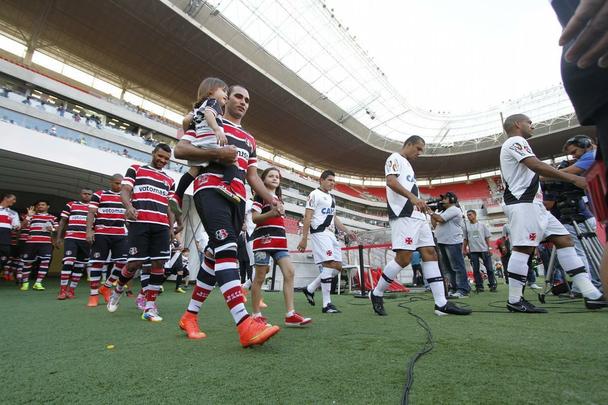 Santa Cruz recebeu o Vasco na Arena Pernambuco em partida vlida pela 30 rodada da Srie B.