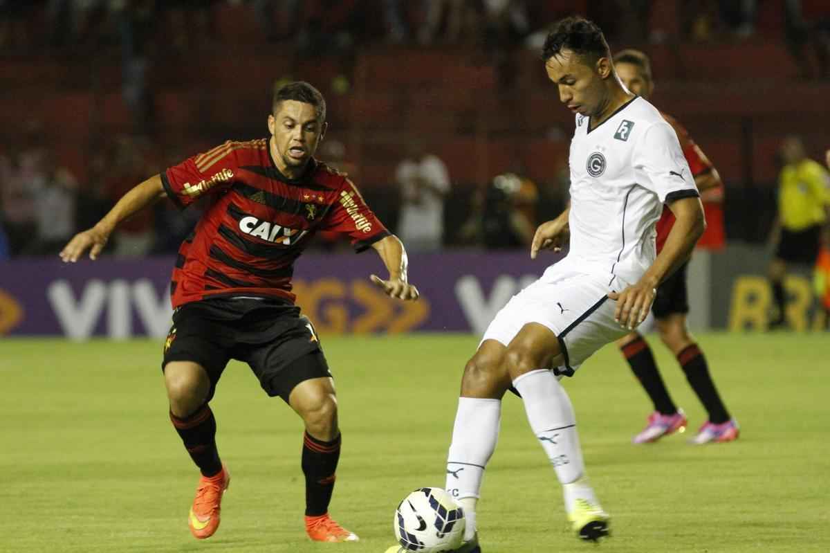 Rubro-negros e esmeraldinos fizeram uma partida equilibrada e morna Ilha do Retiro, vlida pela 30 rodada do Campeonato Brasileiro, at Esquerdinha marcar aos 45 da segunda etapa para os visitantes. Sem um nico ponto somado, o Leo tem 37 e est na 12 colocao.