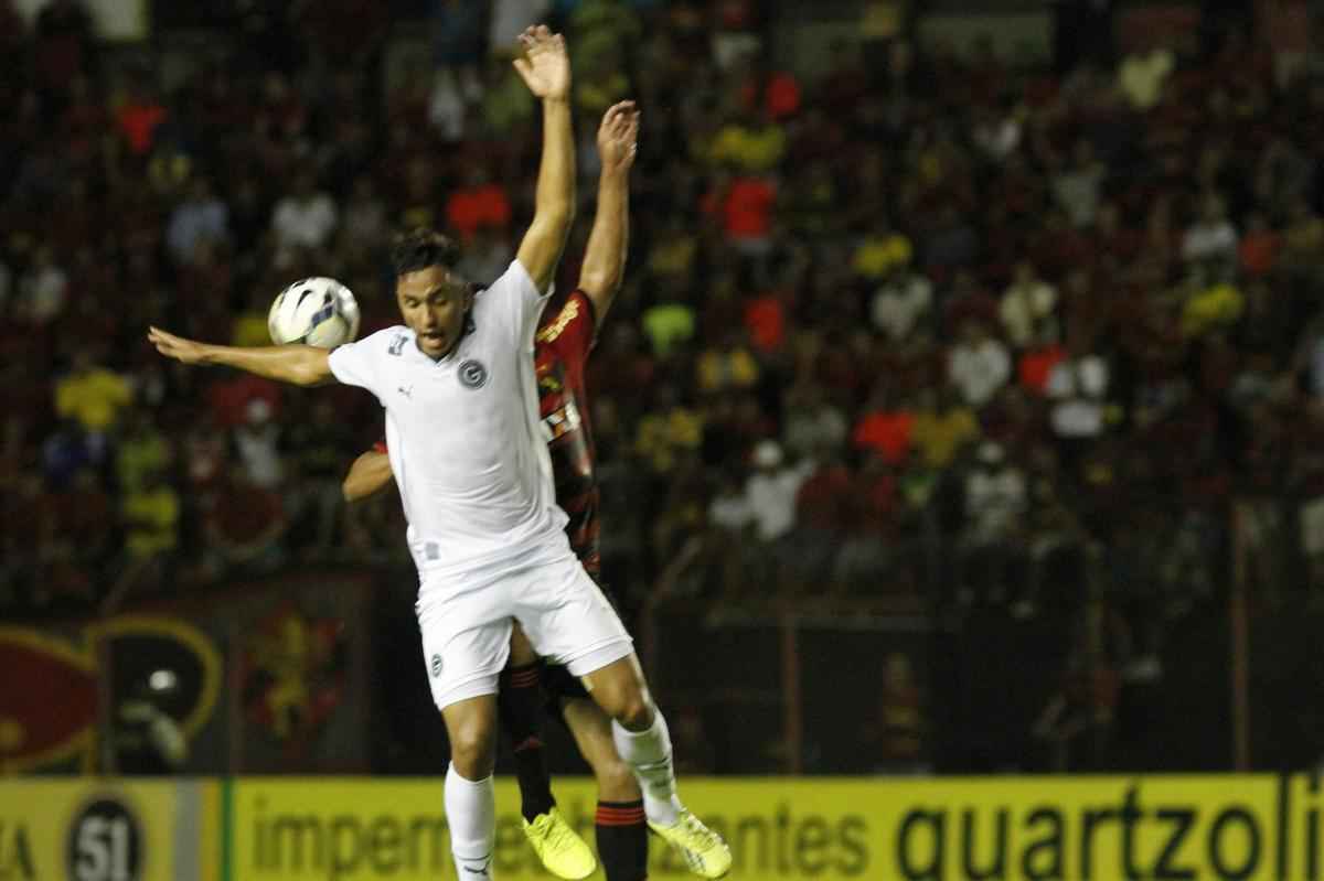 Rubro-negros e esmeraldinos fizeram uma partida equilibrada e morna Ilha do Retiro, vlida pela 30 rodada do Campeonato Brasileiro, at Esquerdinha marcar aos 45 da segunda etapa para os visitantes. Sem um nico ponto somado, o Leo tem 37 e est na 12 colocao.