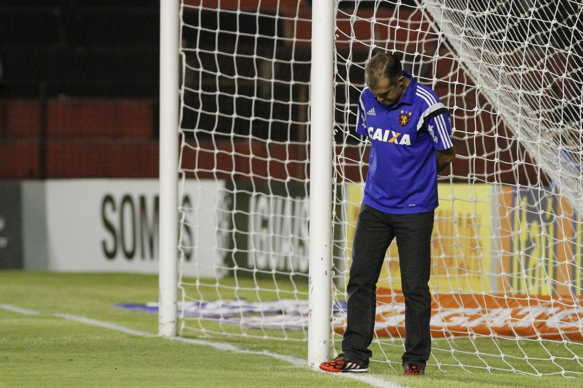 Rubro-negros e esmeraldinos fizeram uma partida equilibrada e morna Ilha do Retiro, vlida pela 30 rodada do Campeonato Brasileiro, at Esquerdinha marcar aos 45 da segunda etapa para os visitantes. Sem um nico ponto somado, o Leo tem 37 e est na 12 colocao.