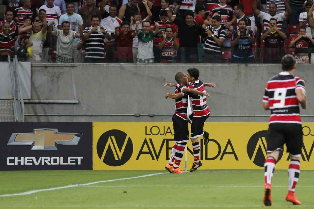 Santa Cruz sobrou na Arena, goleou o Vila Nova e encostou de vez no G4 da Srie B do Brasileiro. Os gols foram marcados por Renan Fonseca, Danilo Pires, Lo Gamalho (dois) e Keno; Leonardo descontou