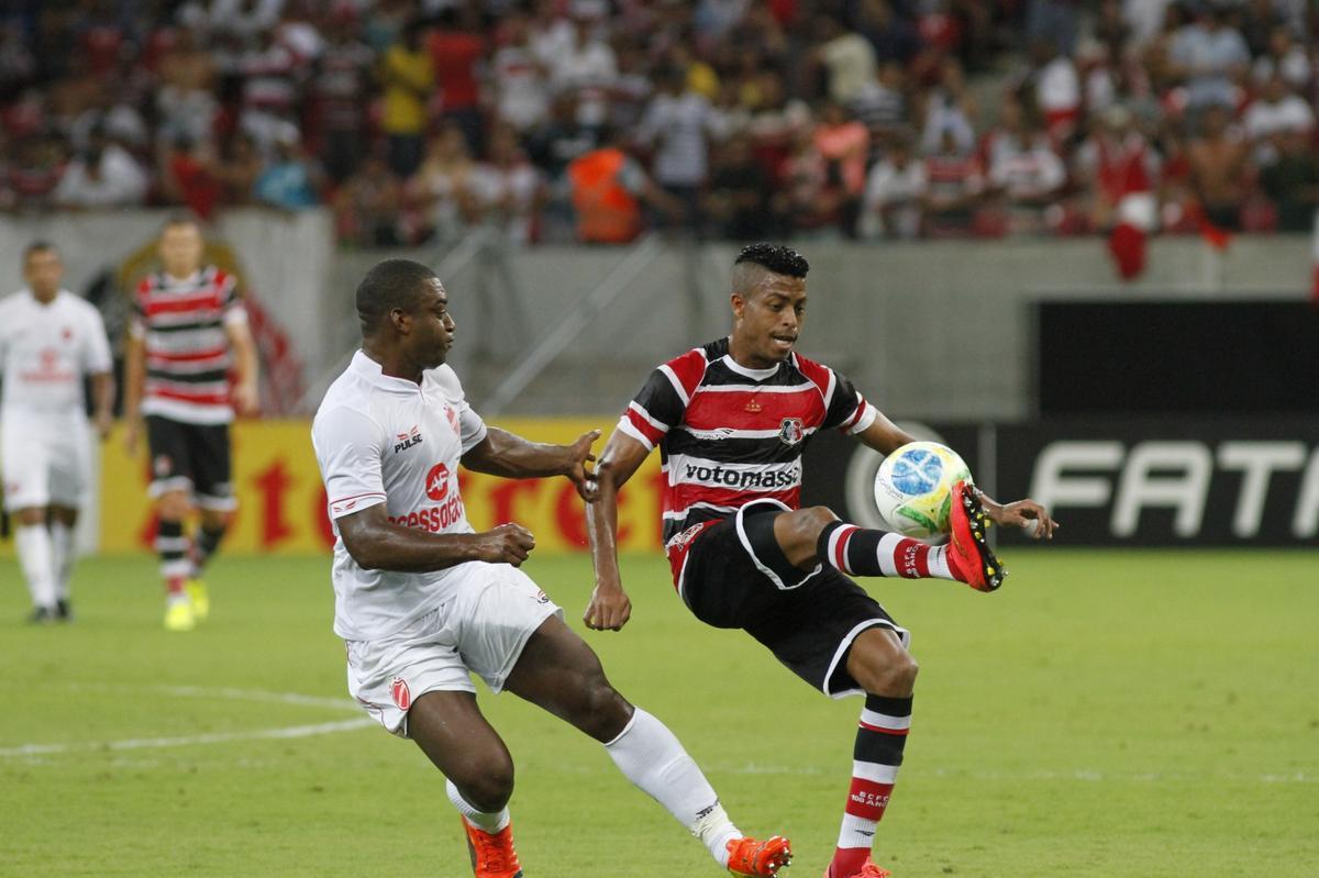Santa Cruz sobrou na Arena, goleou o Vila Nova e encostou de vez no G4 da Srie B do Brasileiro. Os gols foram marcados por Renan Fonseca, Danilo Pires, Lo Gamalho (dois) e Keno; Leonardo descontou