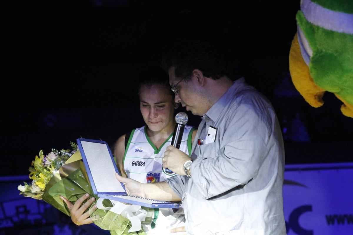 Nesta quinta-feira, no Sesc Santo Amaro, Gattei iniciou oficialmente sua carreira como treinadora