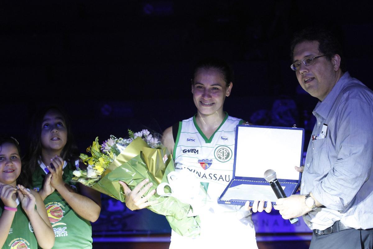 Nesta quinta-feira, no Sesc Santo Amaro, Gattei iniciou oficialmente sua carreira como treinadora