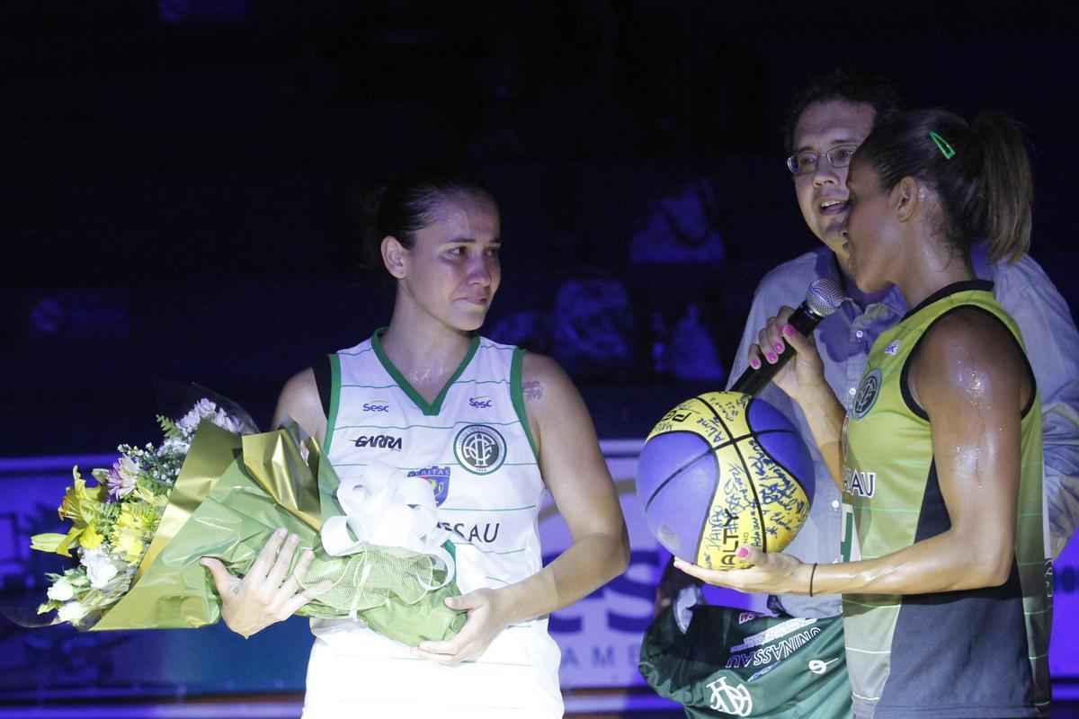 Nesta quinta-feira, no Sesc Santo Amaro, Gattei iniciou oficialmente sua carreira como treinadora