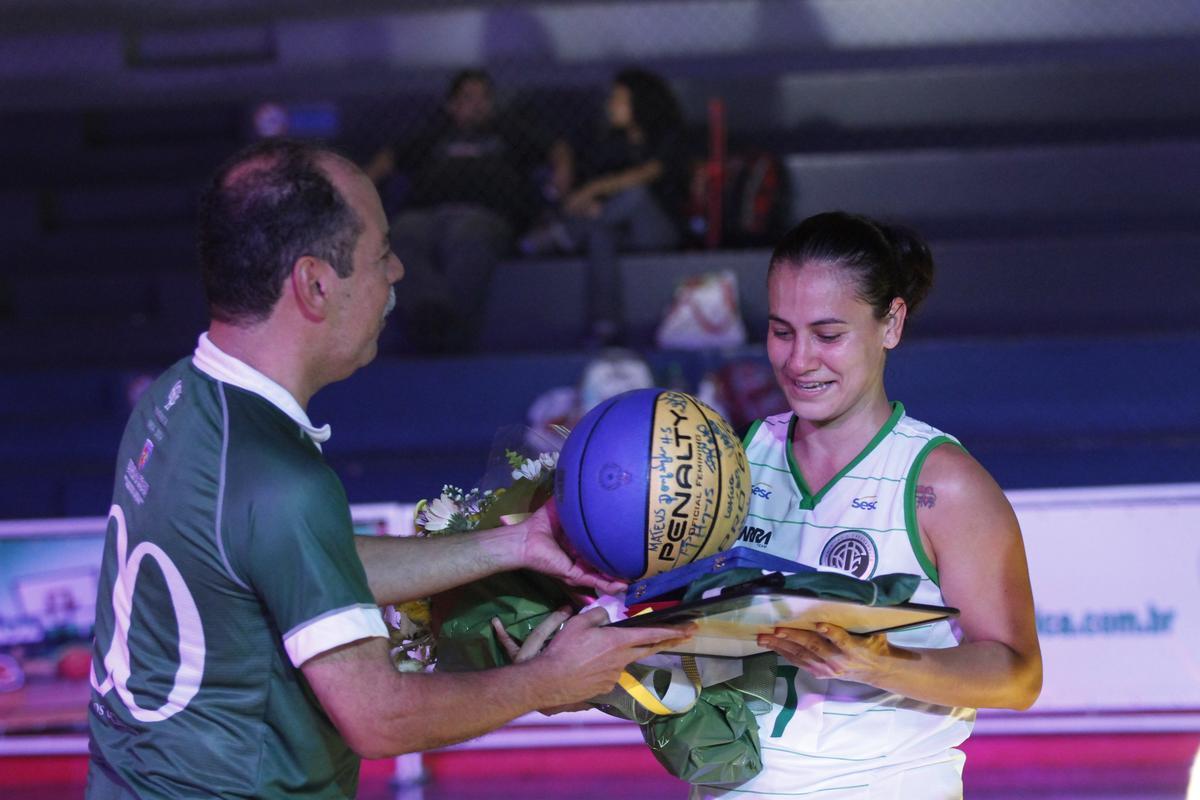Nesta quinta-feira, no Sesc Santo Amaro, Gattei iniciou oficialmente sua carreira como treinadora