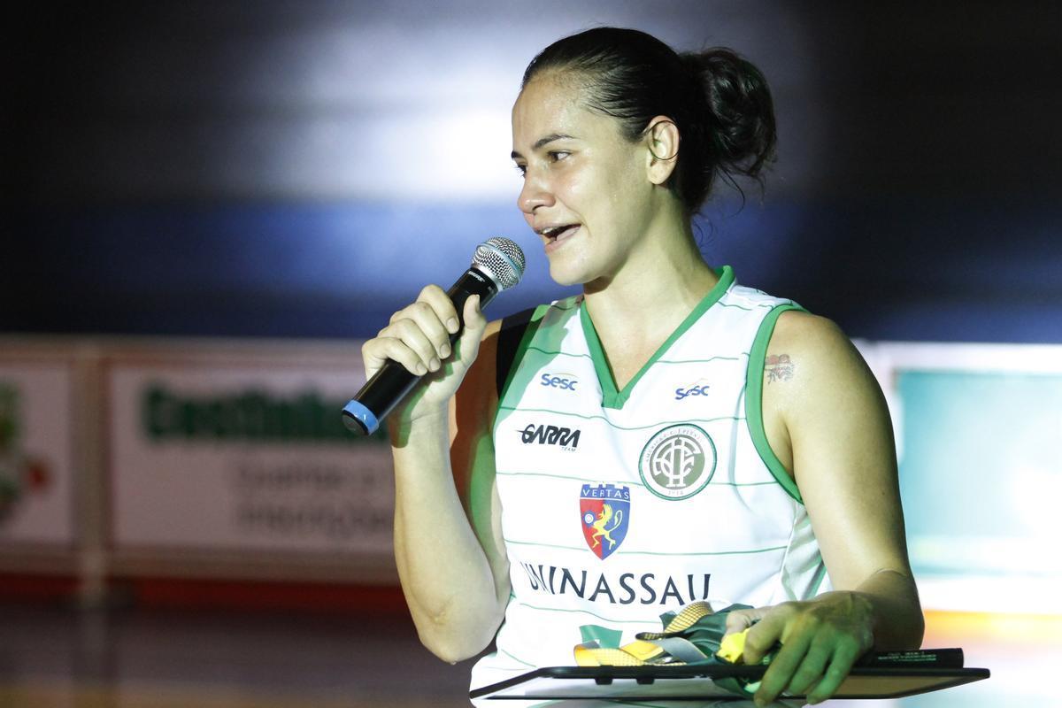 Nesta quinta-feira, no Sesc Santo Amaro, Gattei iniciou oficialmente sua carreira como treinadora