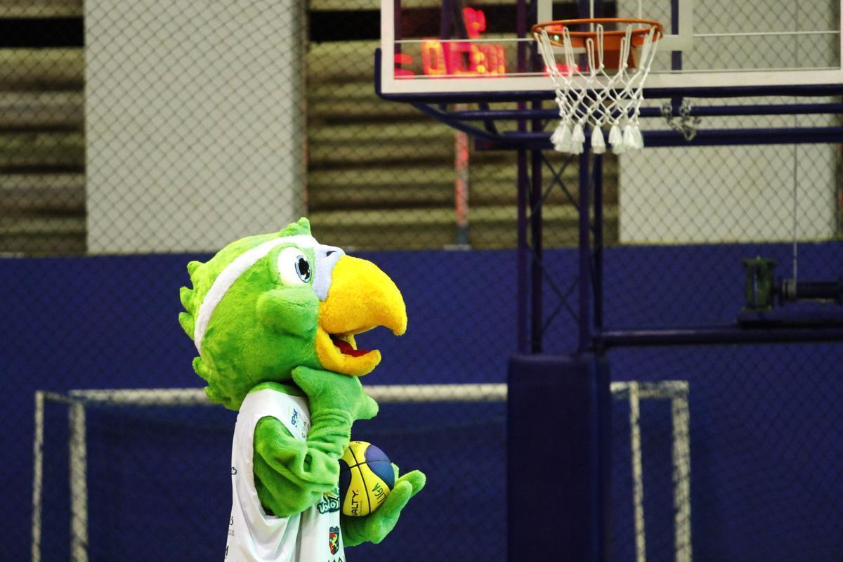 Nesta quinta-feira, no Sesc Santo Amaro, Gattei iniciou oficialmente sua carreira como treinadora