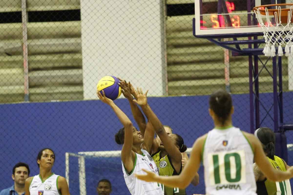 Nesta quinta-feira, no Sesc Santo Amaro, Gattei iniciou oficialmente sua carreira como treinadora