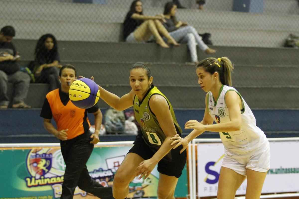 Nesta quinta-feira, no Sesc Santo Amaro, Gattei iniciou oficialmente sua carreira como treinadora