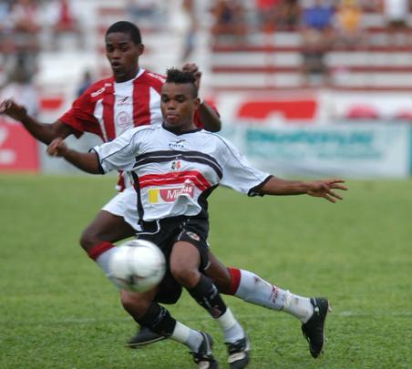 Em 14 de maio de 2005, Náutico e Santa se encontraram pela primeira fase da Série B, nos Aflitos. Com atuações destacadas de Carlinhos Bala e Rosembrick, que entrou no 2º tempo, os tricolores venceram por 3 a 1, de virada. Kuki abriu o placar logo no início da partida. Os gols do Santa, comandado por Givanildo Oliveira, foram todos marcados na etapa complementar. Valença, aos 7, mandou para as redes após cruzamento de Rosembrick. No segundo gol, lançamento de Rosembrick, gol de Bala, que fez também o terceiro, num contra-ataque.