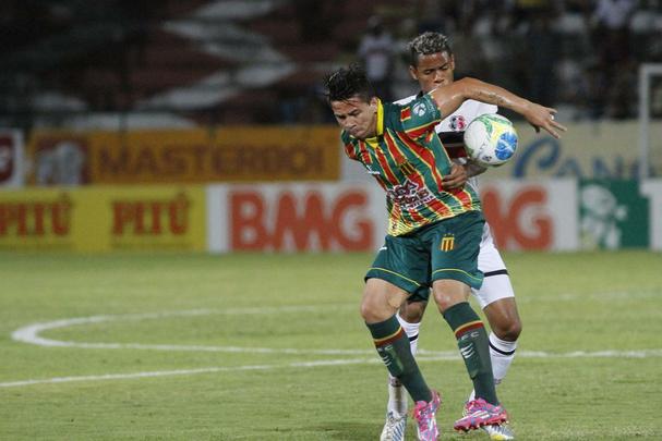 Aps ser derrotado em casa pela Bolvia Querida, Tricolor praticamente d adeus  briga pela vaga na Srie A 2015. Gols dos visitantes foram marcados por Vlber e Luiz Otvio.